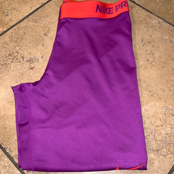 Nike Pants - Brand new w/o tags Nike pro Capri